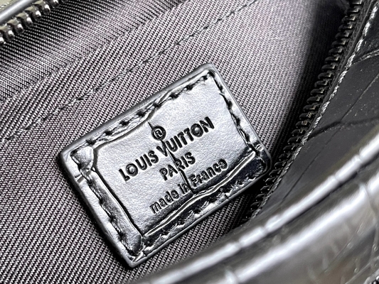 Da cá sấu màu đen mờ Louis Vuitton LV Soft Trunk Mini Small Patent Leather