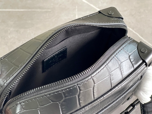 Da cá sấu màu đen mờ Louis Vuitton LV Soft Trunk Mini Small Patent Leather