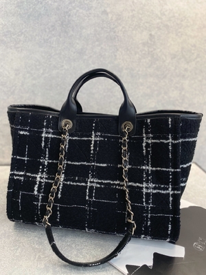 Chanel 2022 Túi hàng hiệu tùy chỉnh của Sotheby Túi đi biển Tweed FW Rainbow Tote