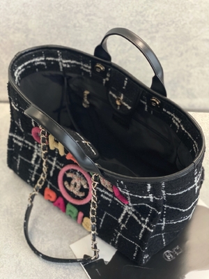 Chanel 2022 Túi hàng hiệu tùy chỉnh của Sotheby Túi đi biển Tweed FW Rainbow Tote