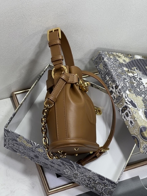 Túi C'est Dior dập nổi CD Saddle vàng Túi thể thao Christian Dior Da bê