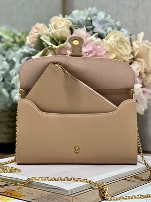 Túi đeo chéo nhỏ màu trà sữa Nhãn hiệu Gucci Soho Chain Shoulder Bag