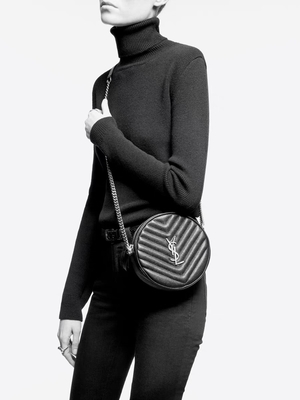 Túi Messenger hàng hiệu bằng da dập nổi hạt YSL Vinyle Round Camera Bag V chần bông
